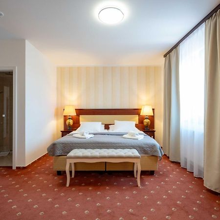 Hotel Volf Přeštice Esterno foto