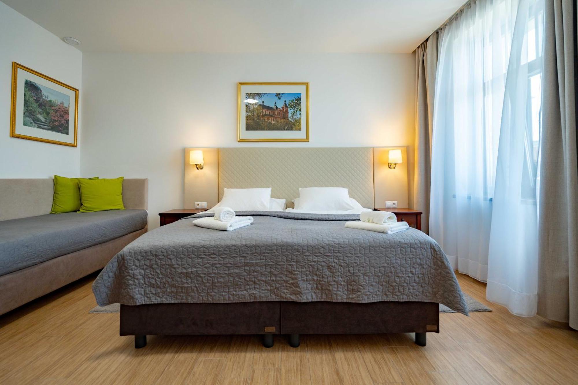 Hotel Volf Přeštice Esterno foto