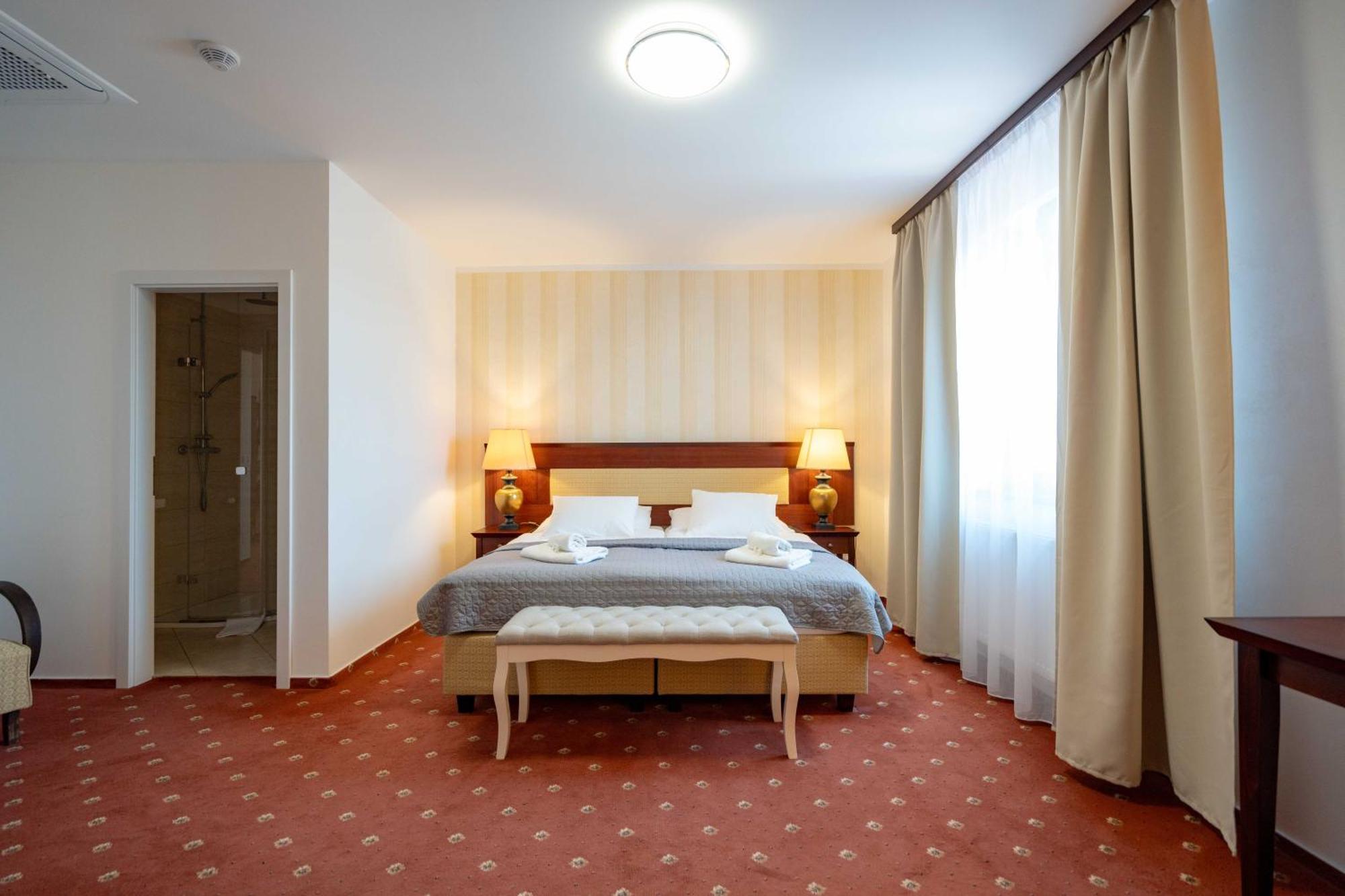 Hotel Volf Přeštice Esterno foto