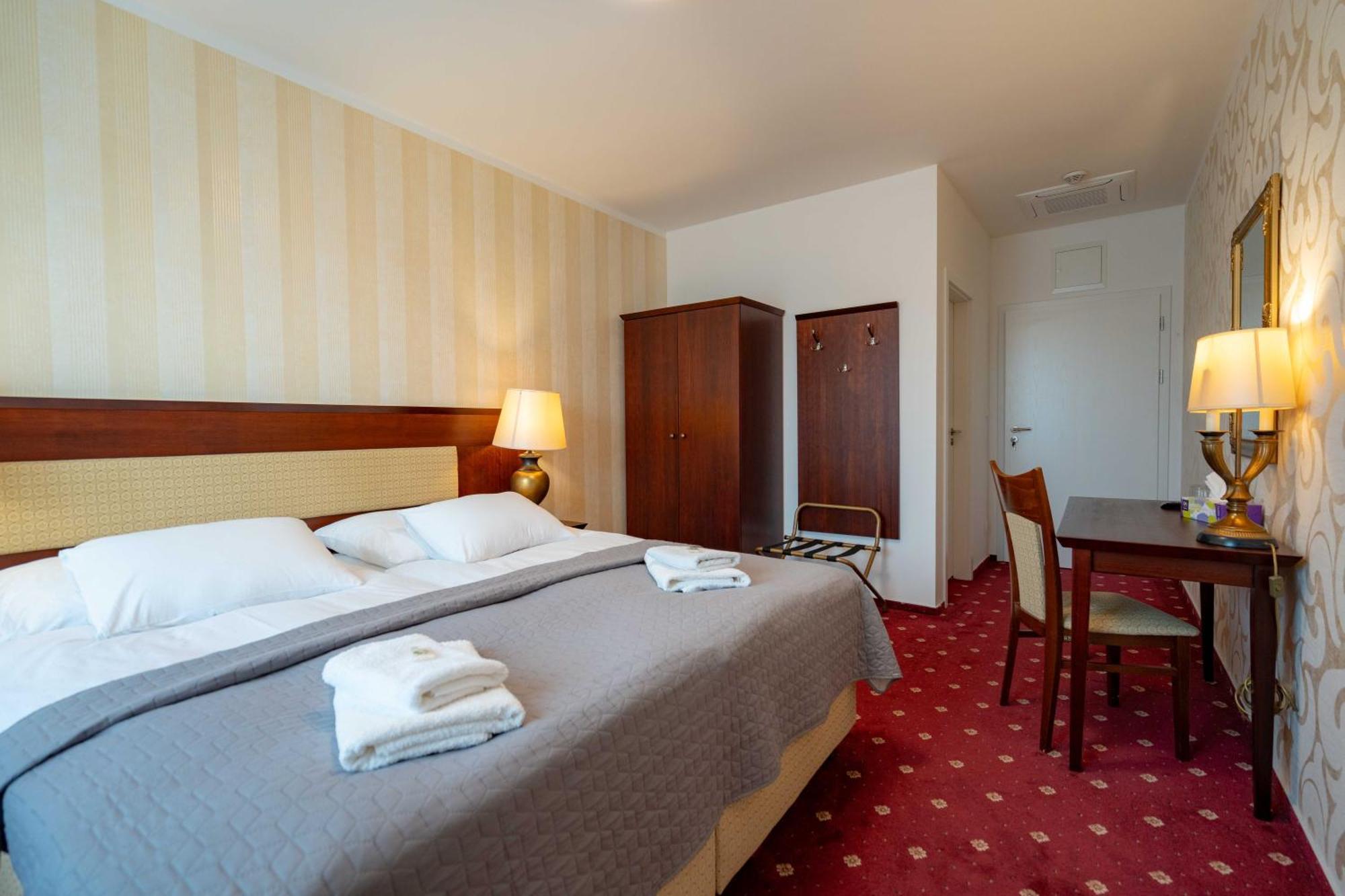 Hotel Volf Přeštice Esterno foto