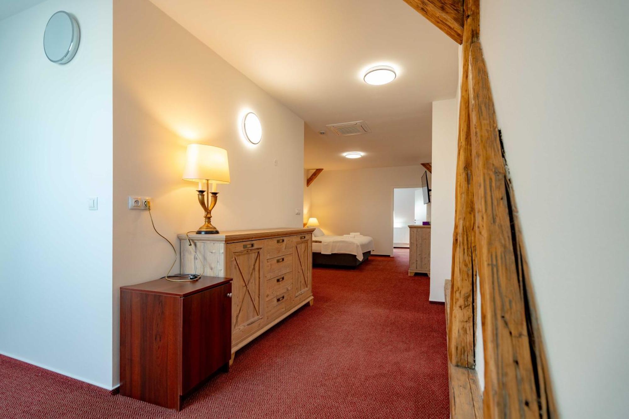 Hotel Volf Přeštice Esterno foto