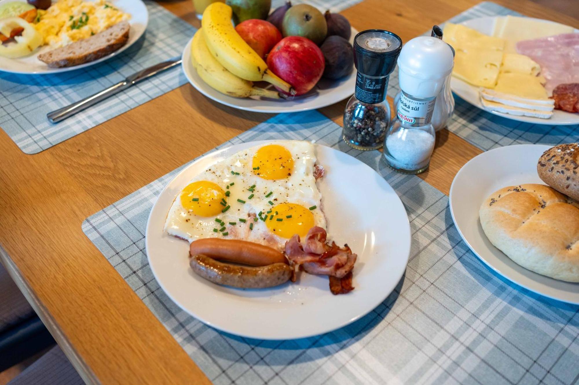 Hotel Volf Přeštice Esterno foto
