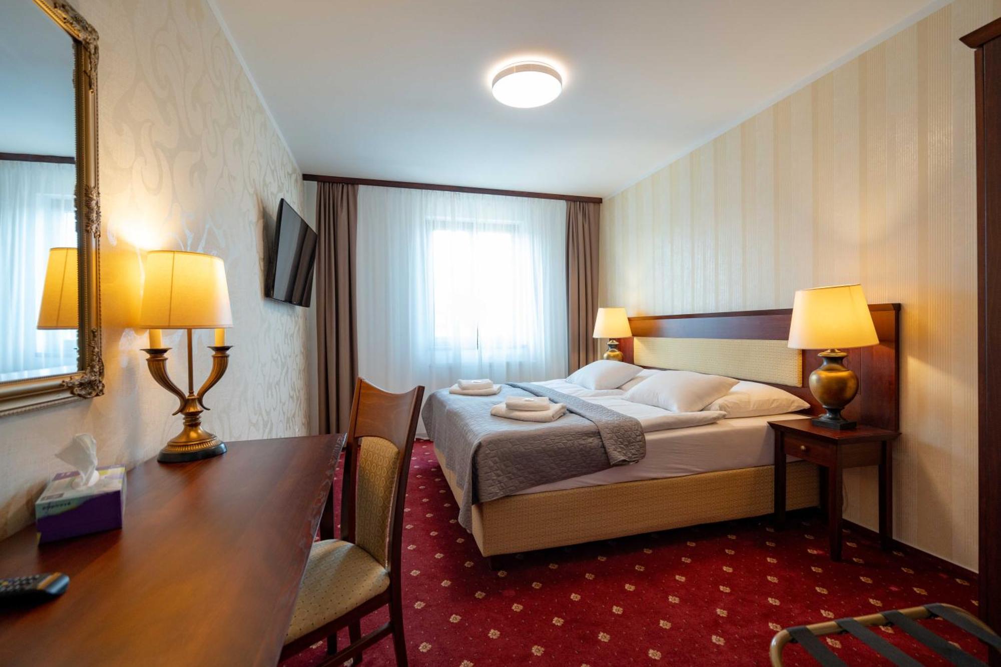 Hotel Volf Přeštice Esterno foto
