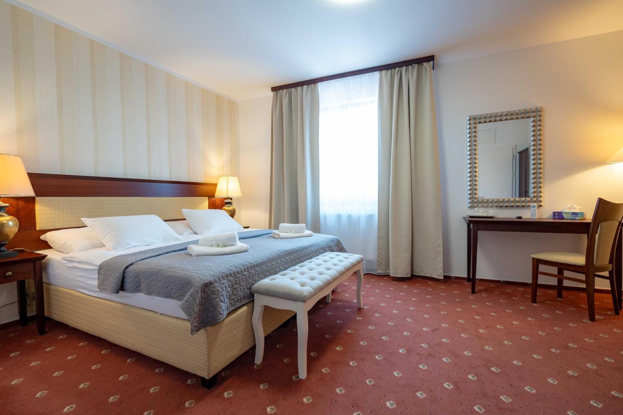 Hotel Volf Přeštice Esterno foto