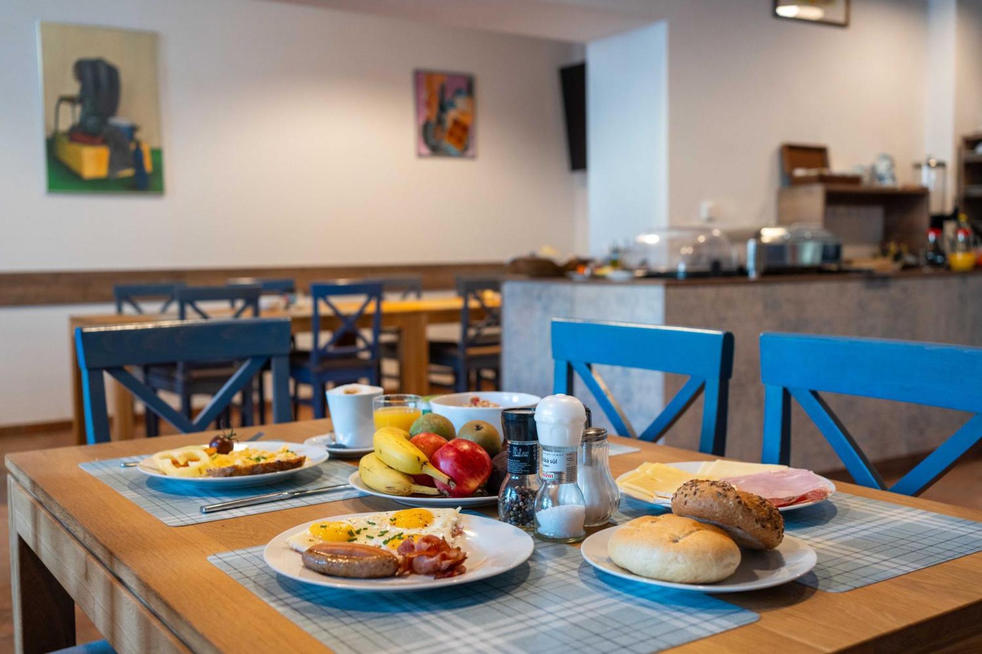 Hotel Volf Přeštice Esterno foto