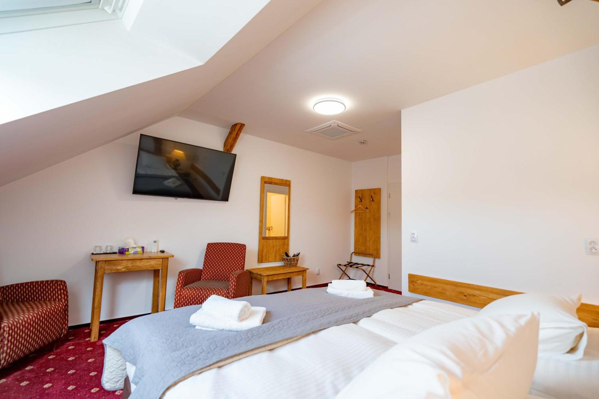 Hotel Volf Přeštice Esterno foto