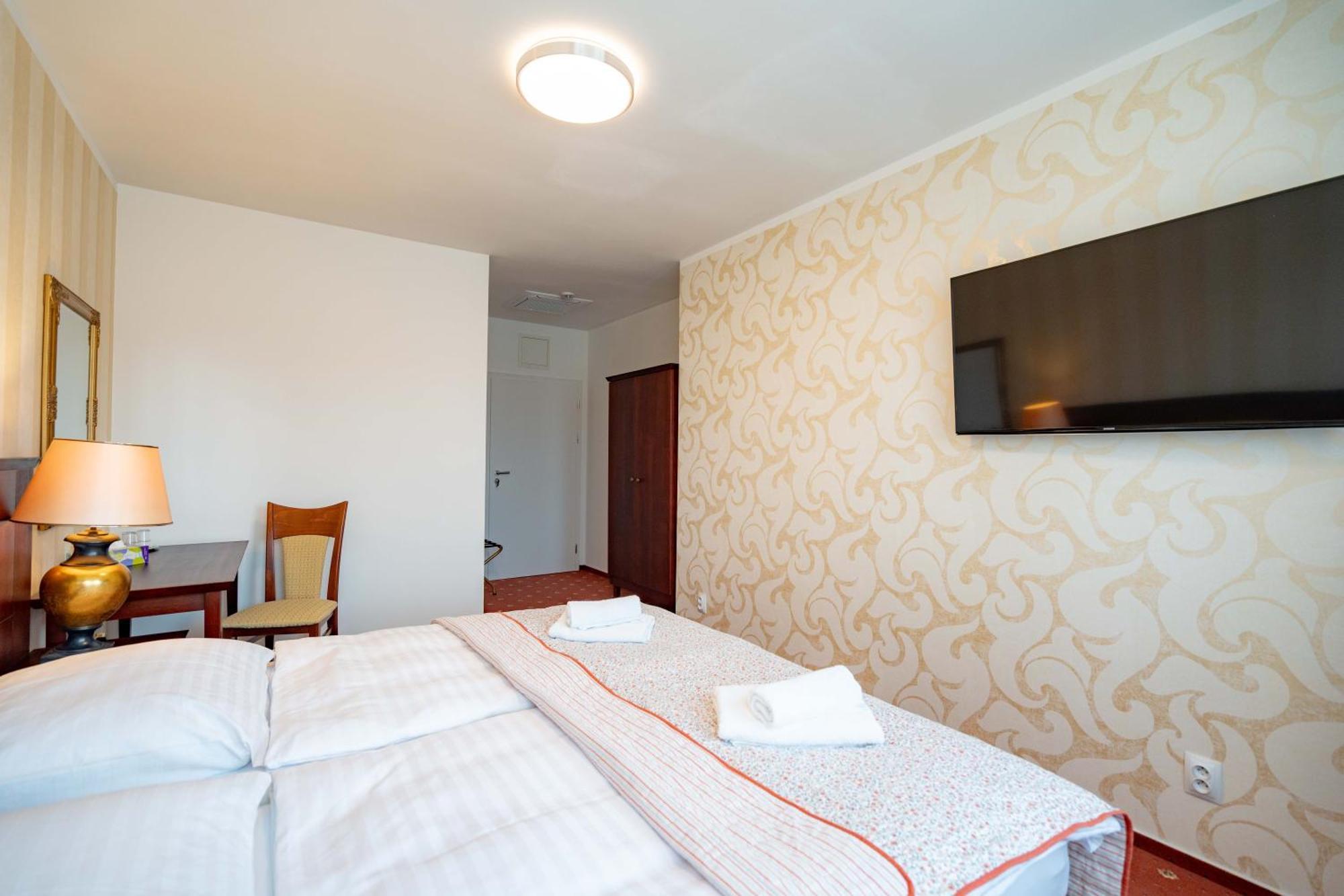 Hotel Volf Přeštice Esterno foto