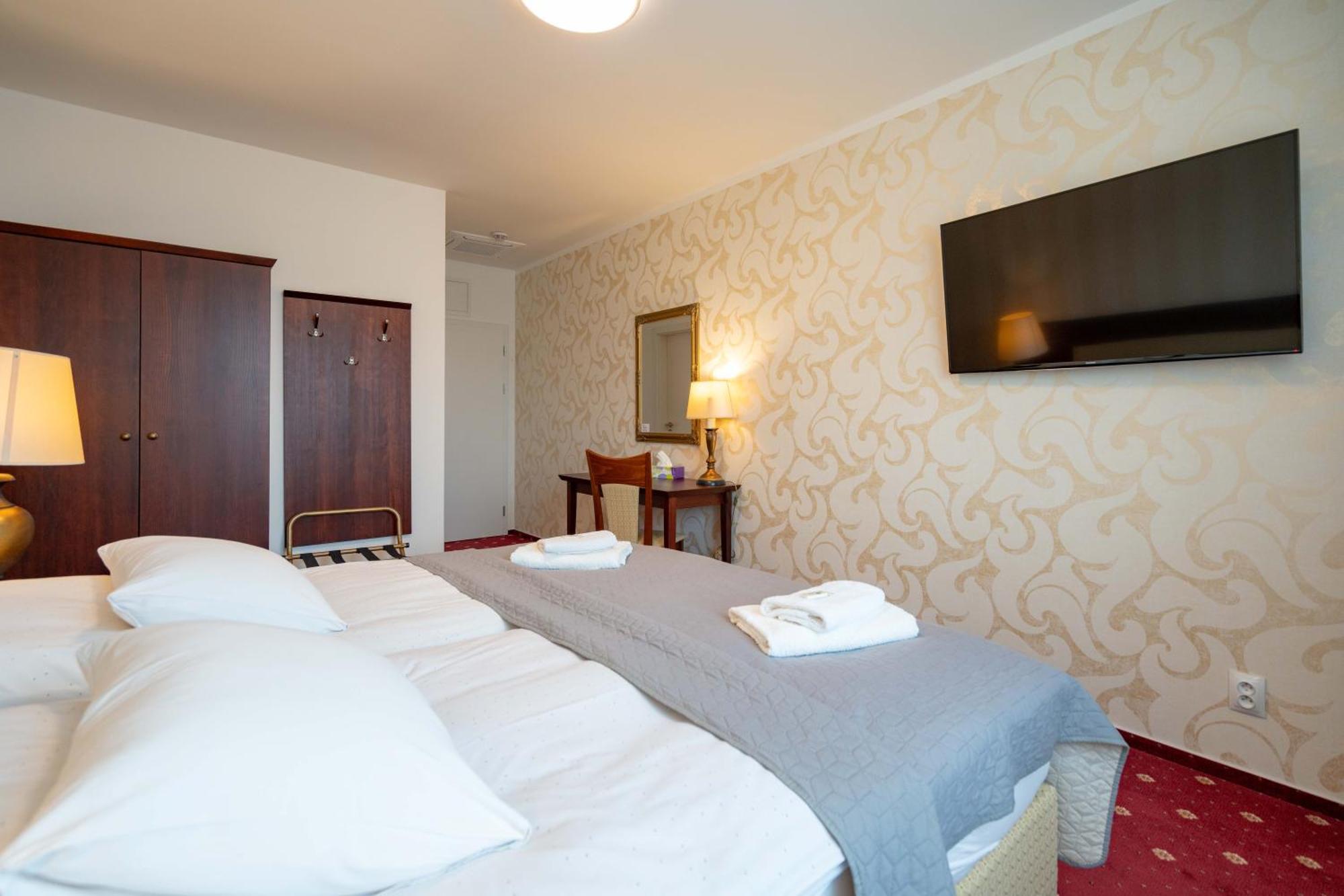 Hotel Volf Přeštice Esterno foto