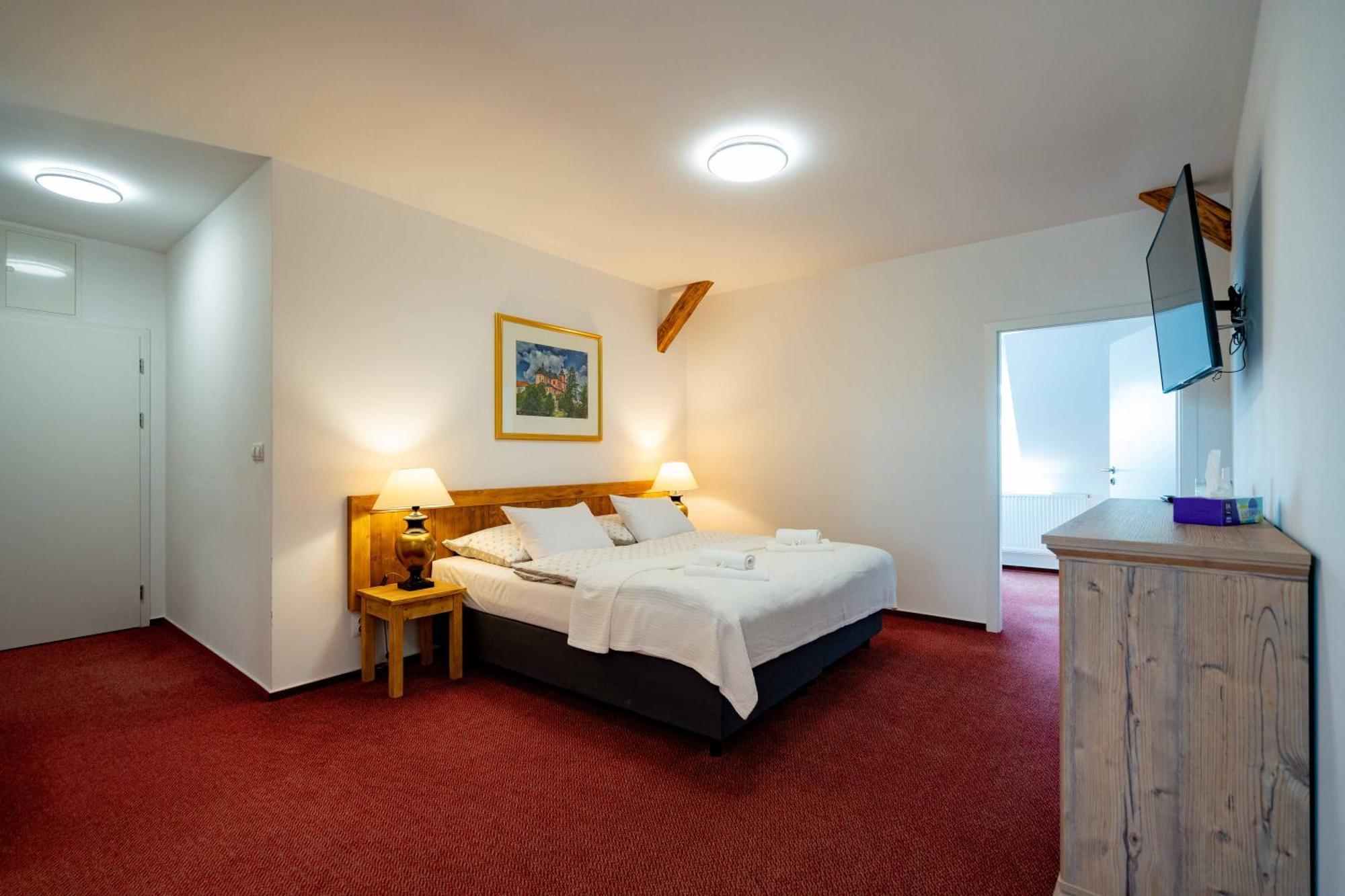 Hotel Volf Přeštice Esterno foto
