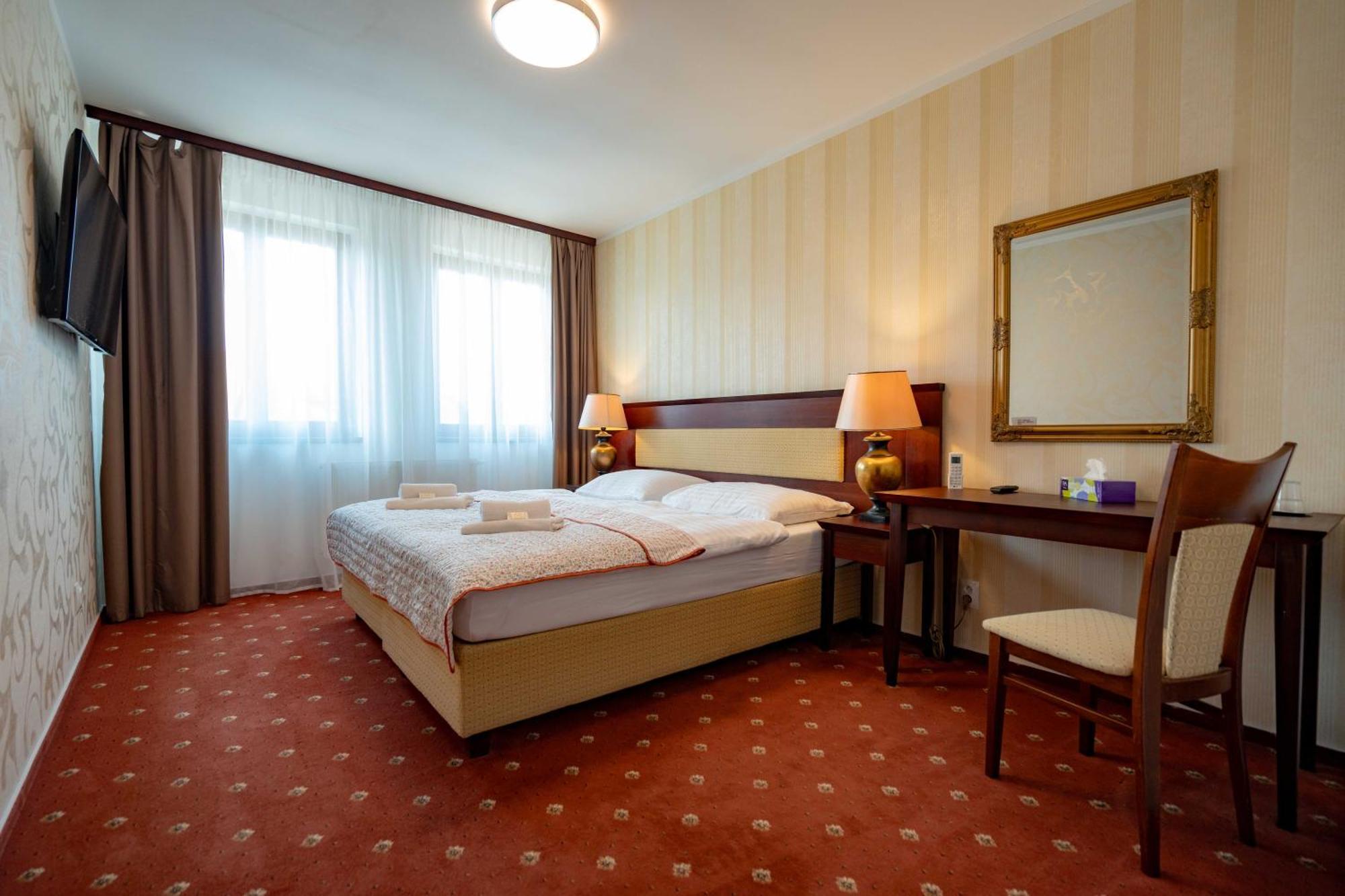 Hotel Volf Přeštice Esterno foto