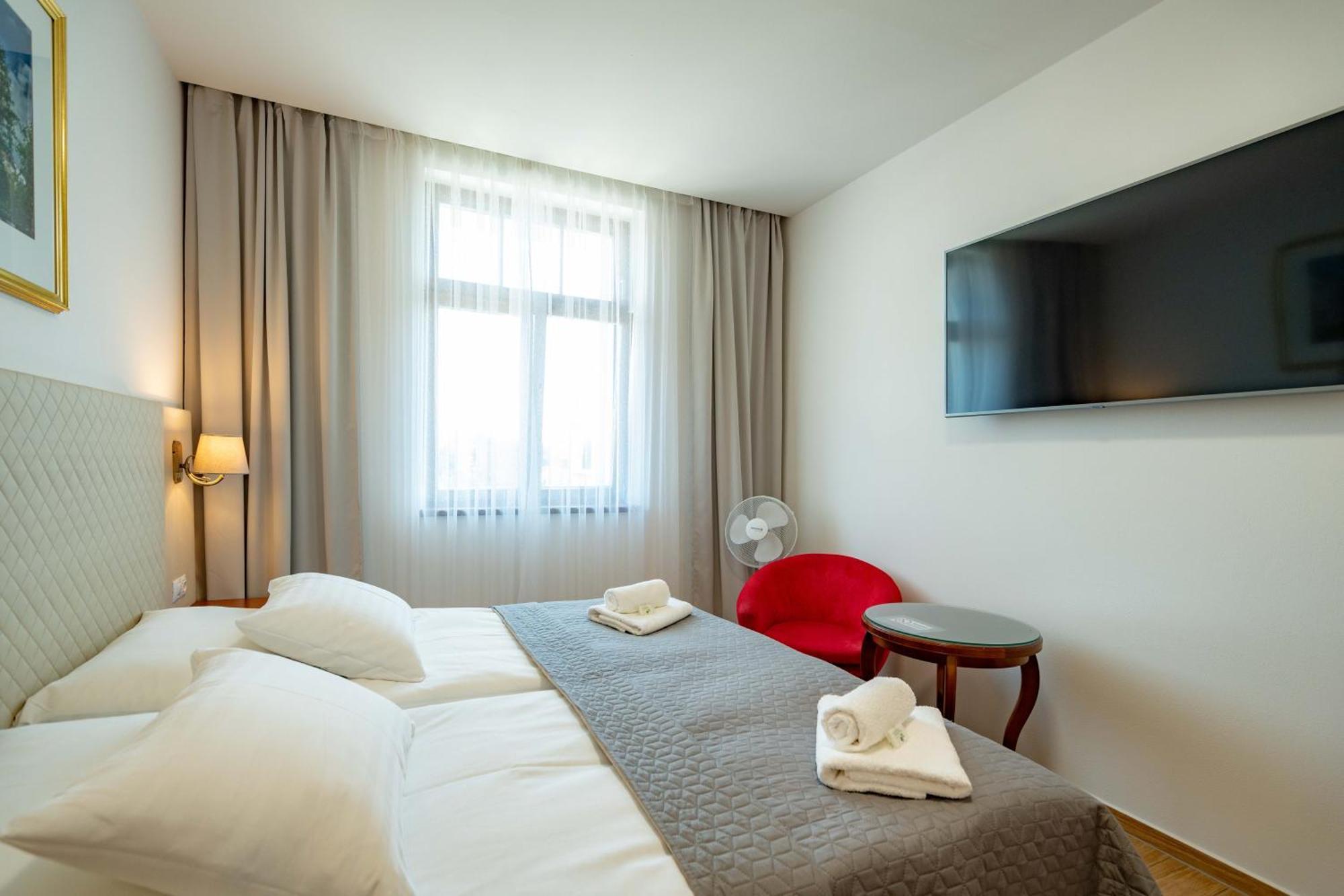 Hotel Volf Přeštice Esterno foto