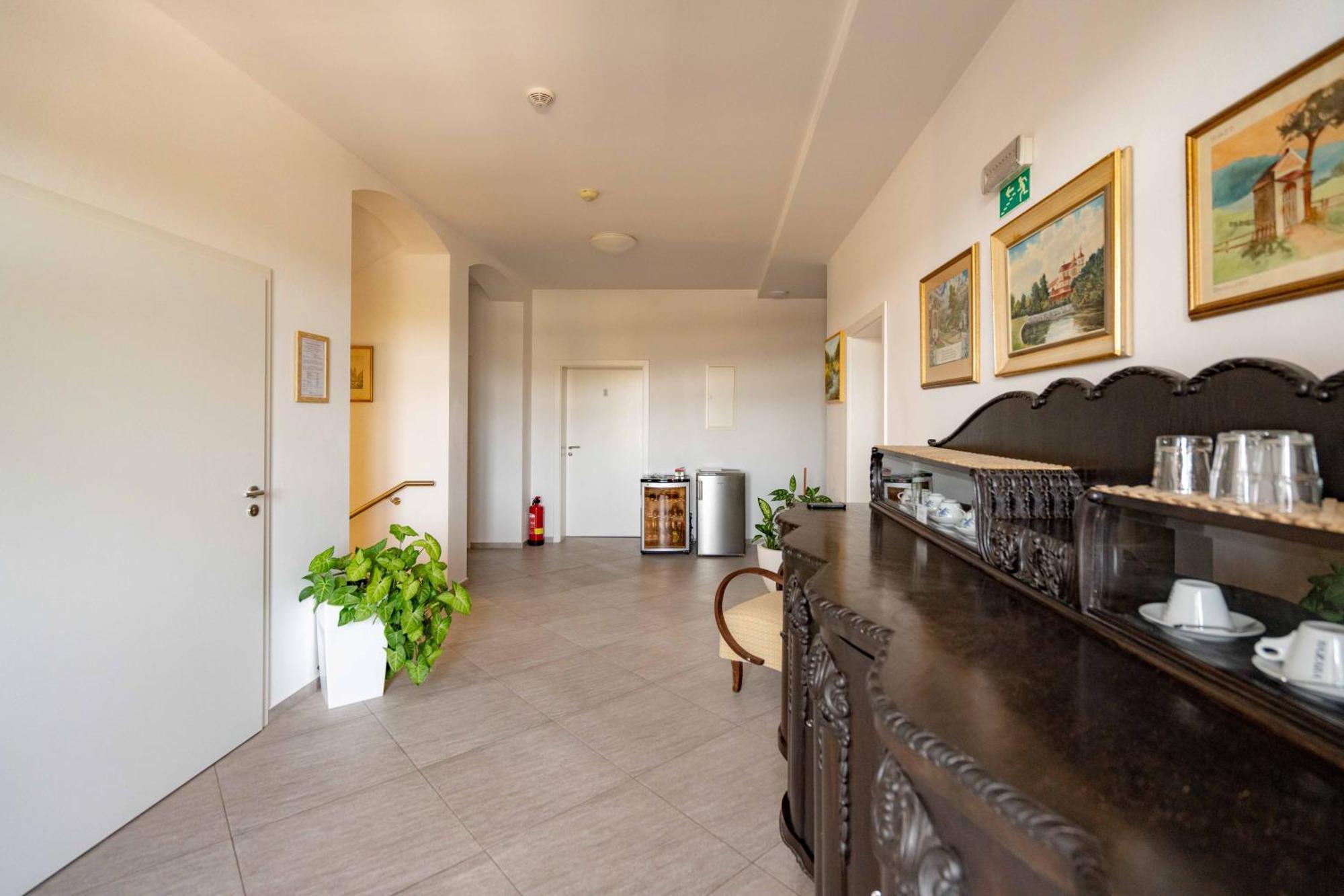 Hotel Volf Přeštice Esterno foto
