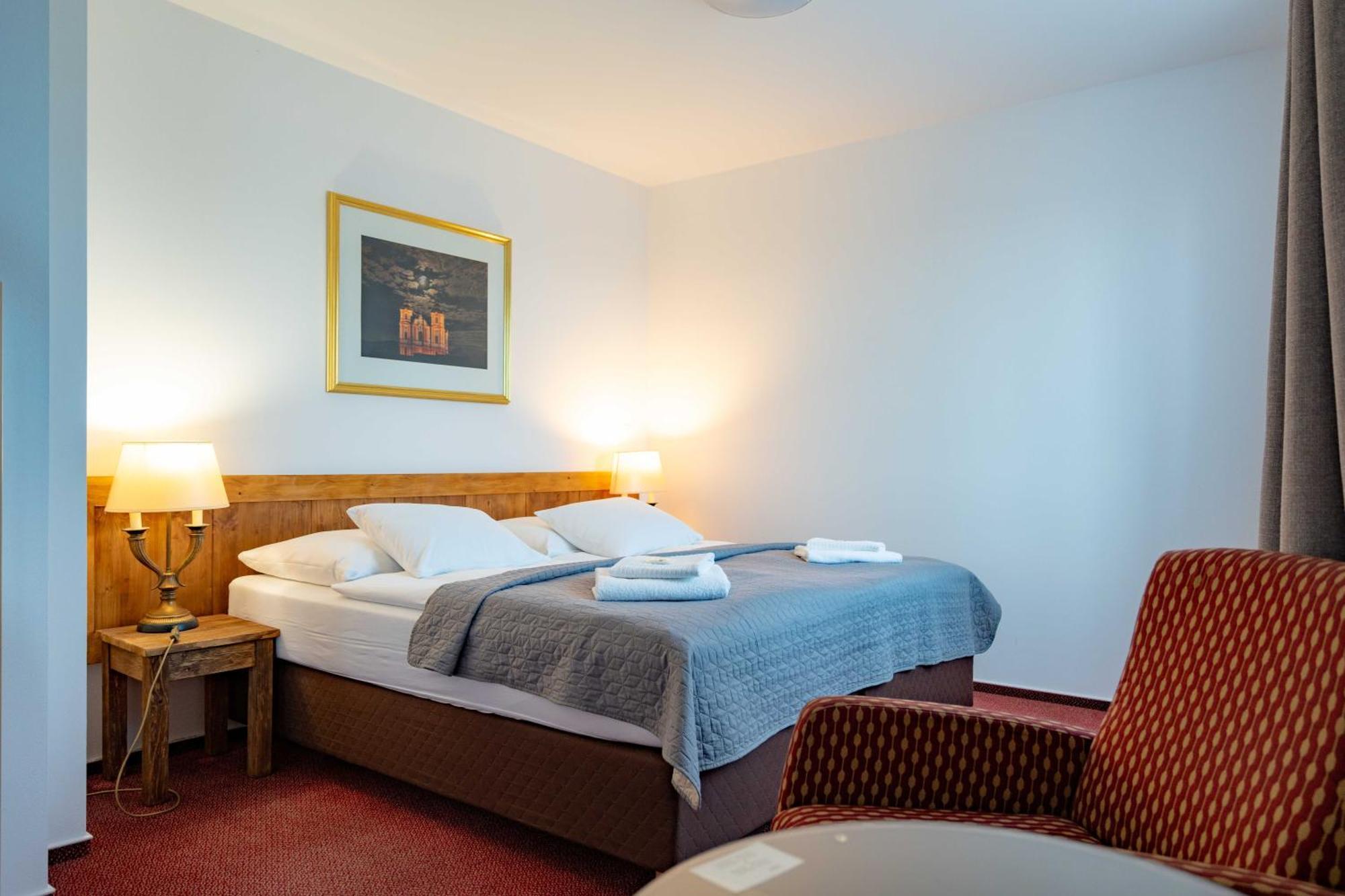 Hotel Volf Přeštice Esterno foto