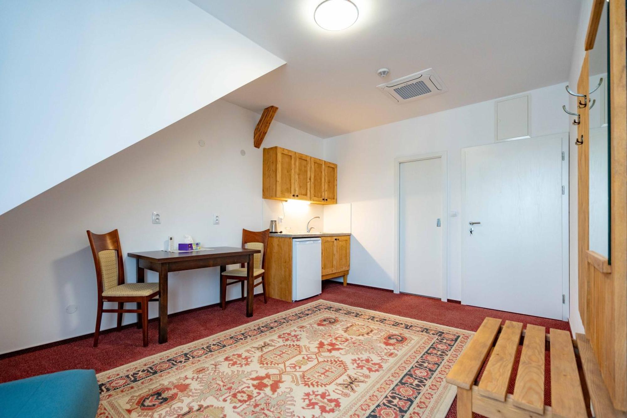 Hotel Volf Přeštice Esterno foto