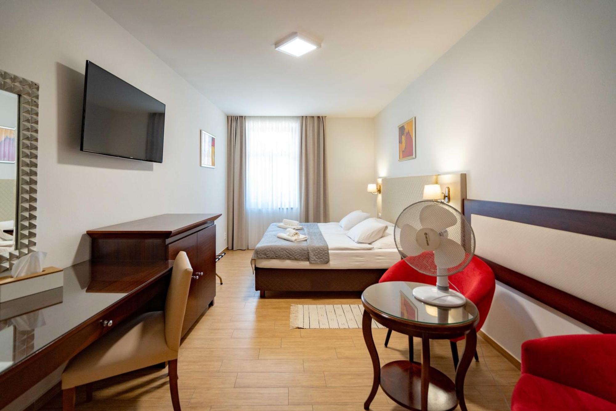 Hotel Volf Přeštice Esterno foto