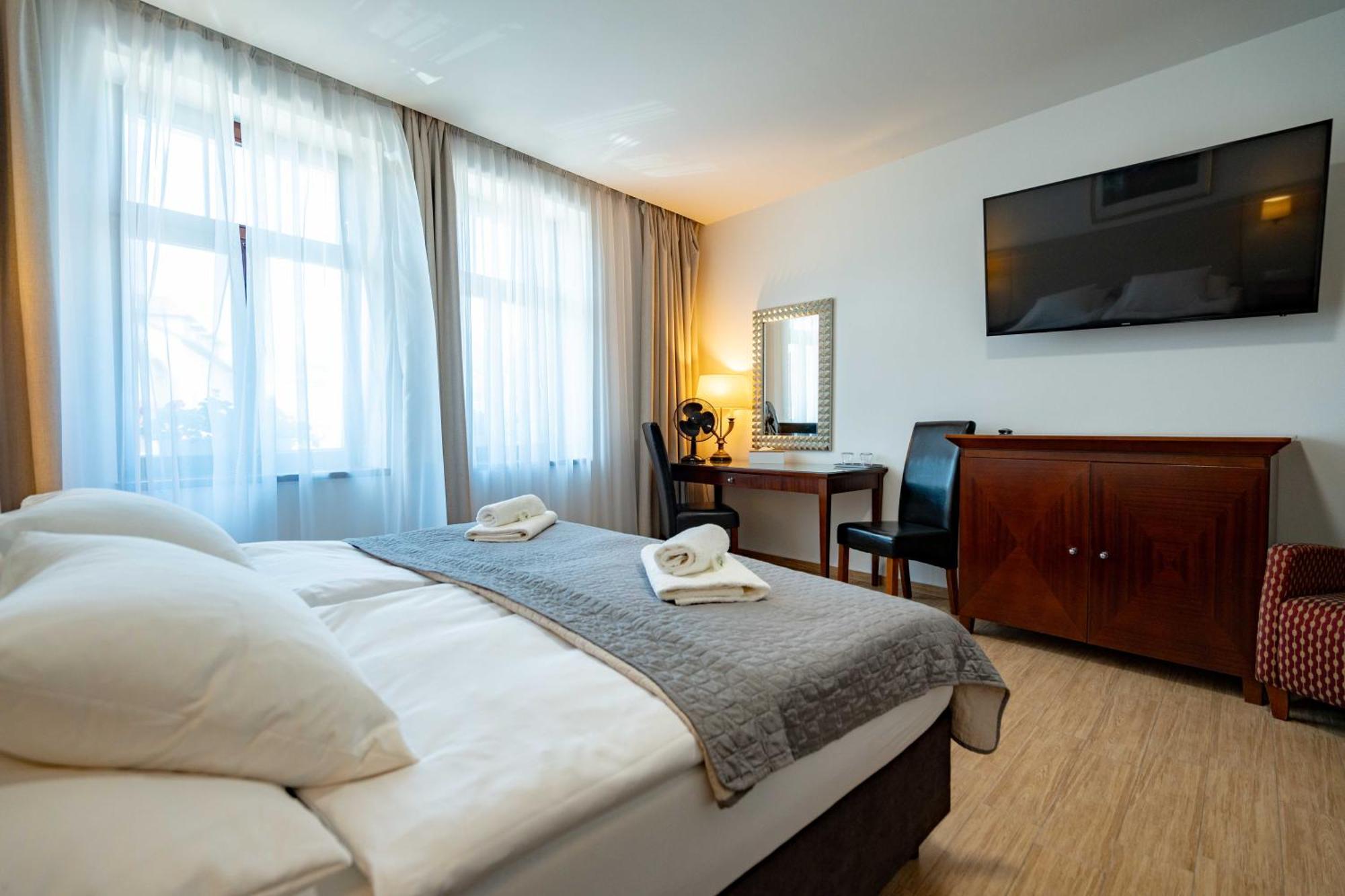 Hotel Volf Přeštice Esterno foto